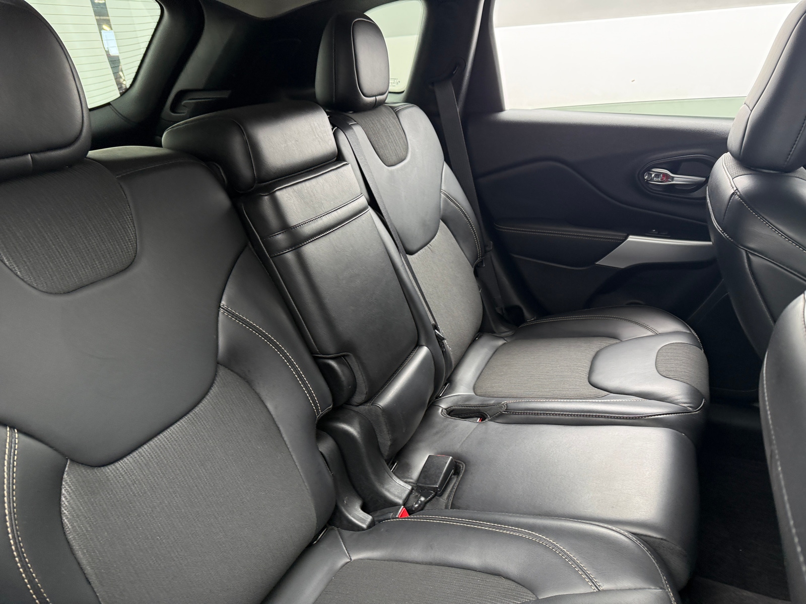 Thumbnail: 2018 Jeep Cherokee - 6