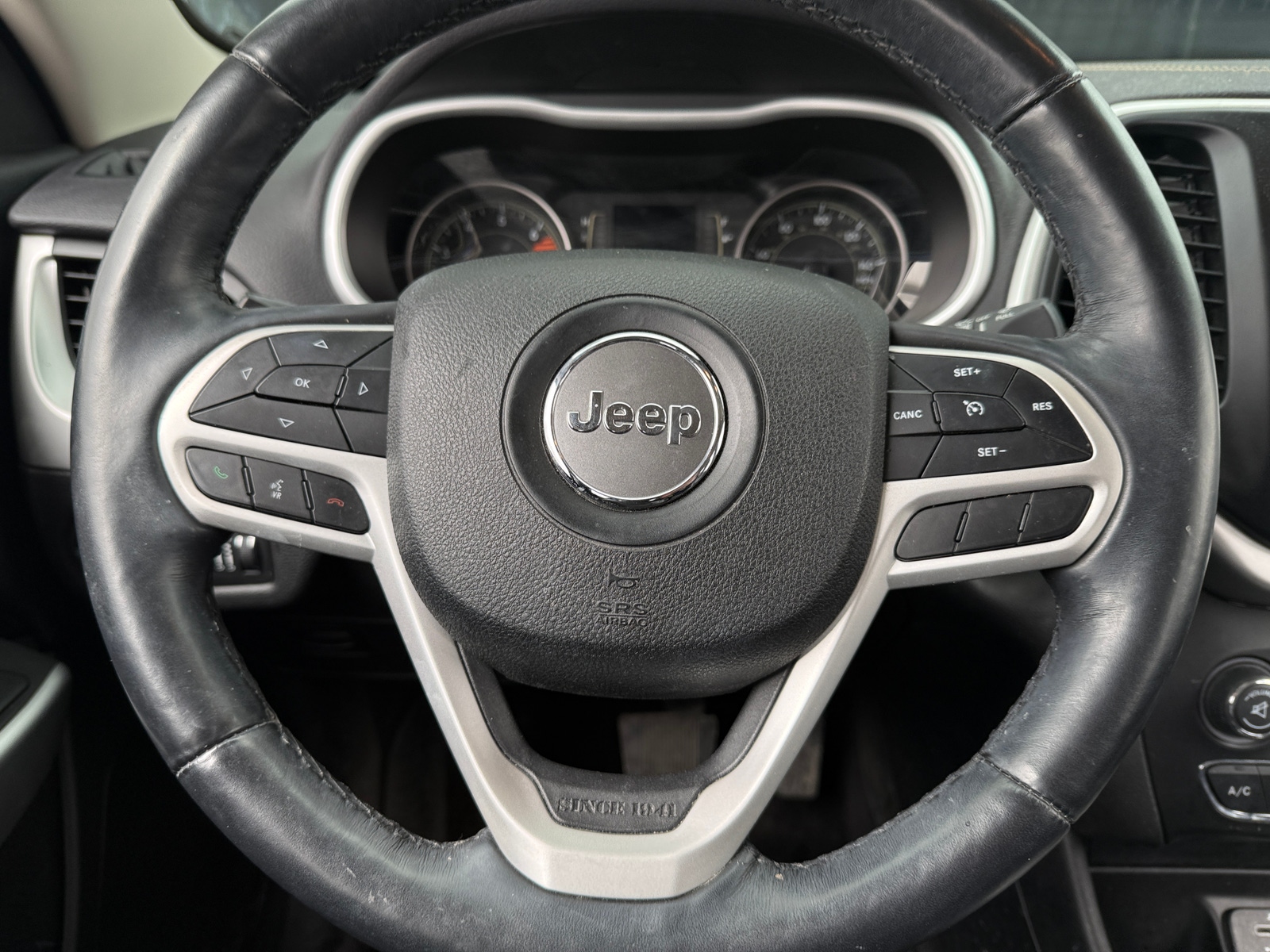 Thumbnail: 2018 Jeep Cherokee - 5