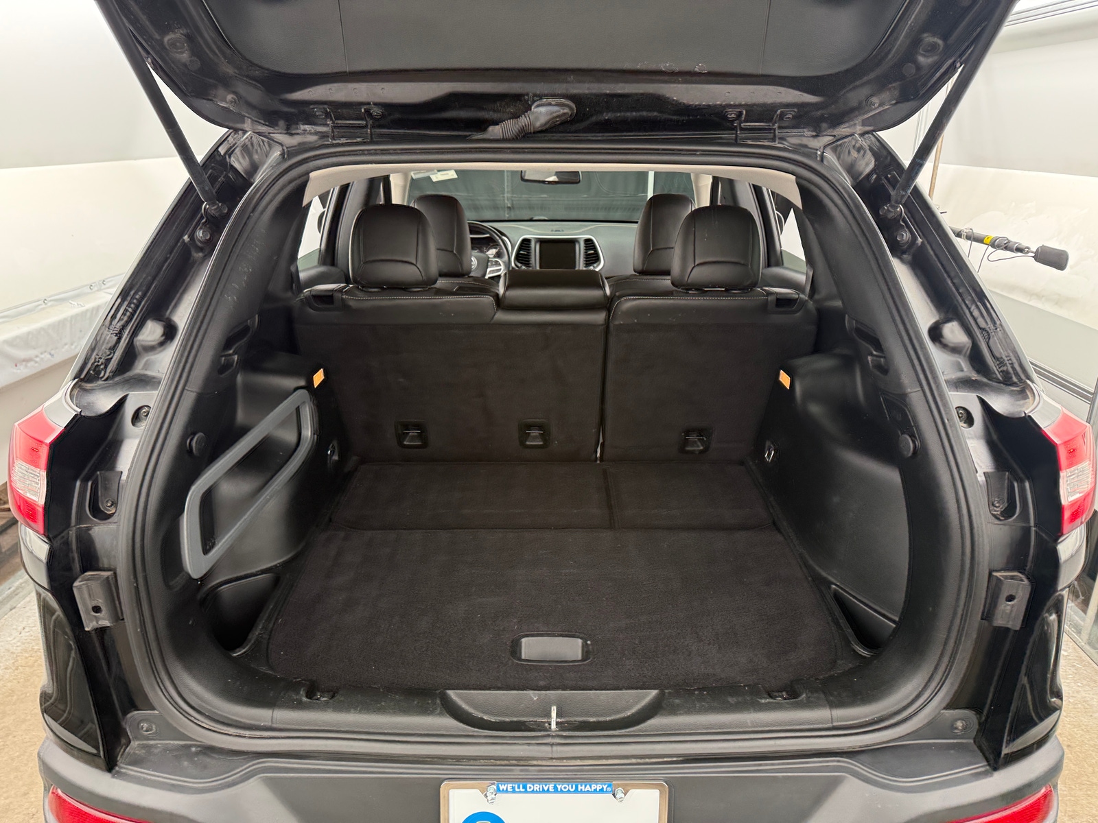 Thumbnail: 2018 Jeep Cherokee - 7