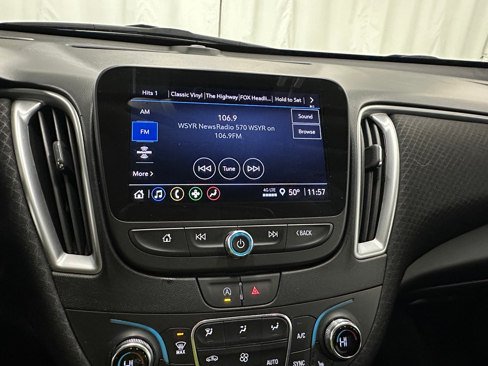 Thumbnail: 2024 Chevrolet Malibu - 4