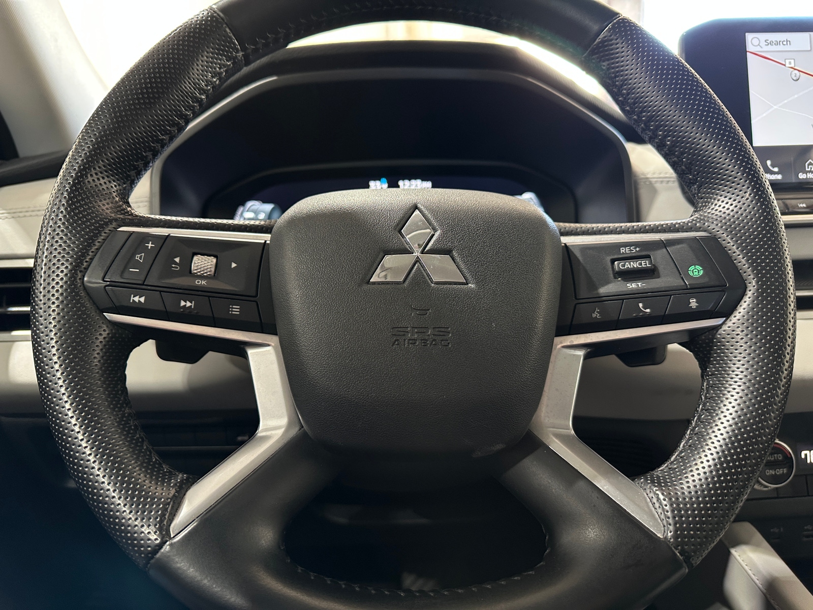 Thumbnail: 2024 Mitsubishi Outlander - 4