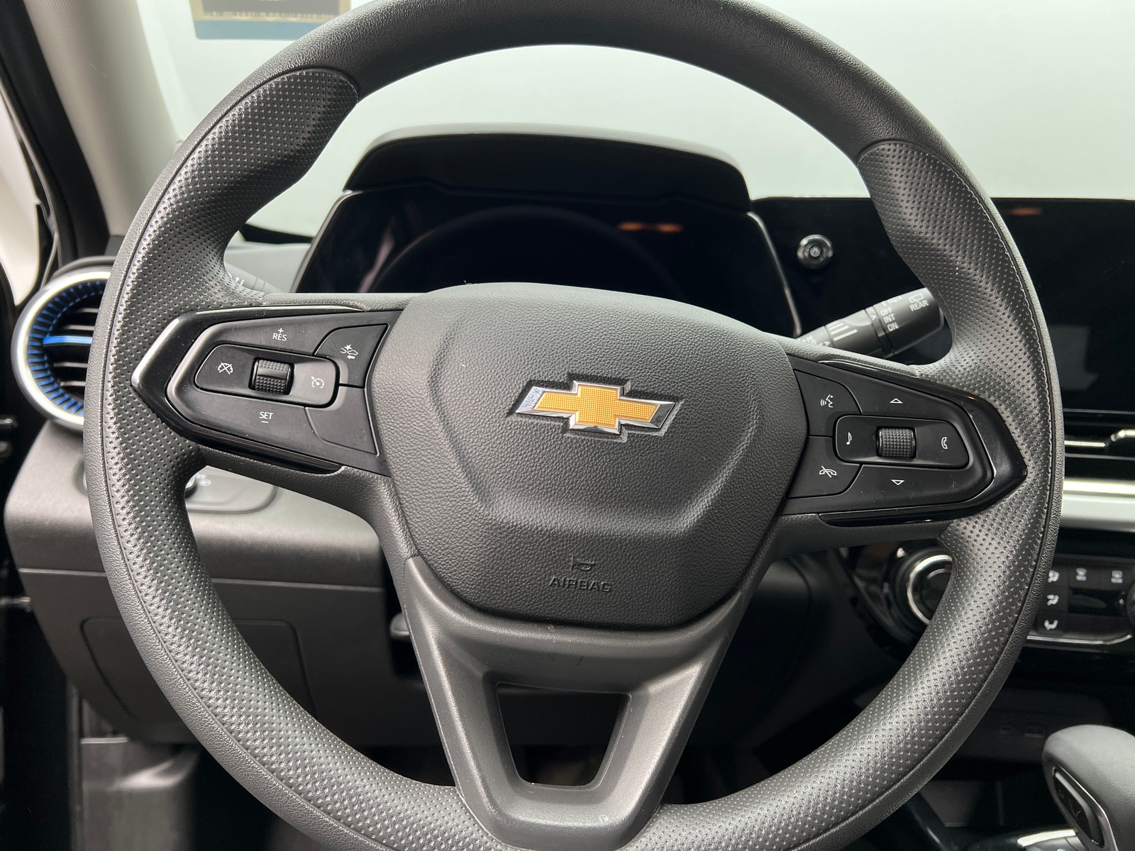 Thumbnail: 2025 Chevrolet Trax - 5