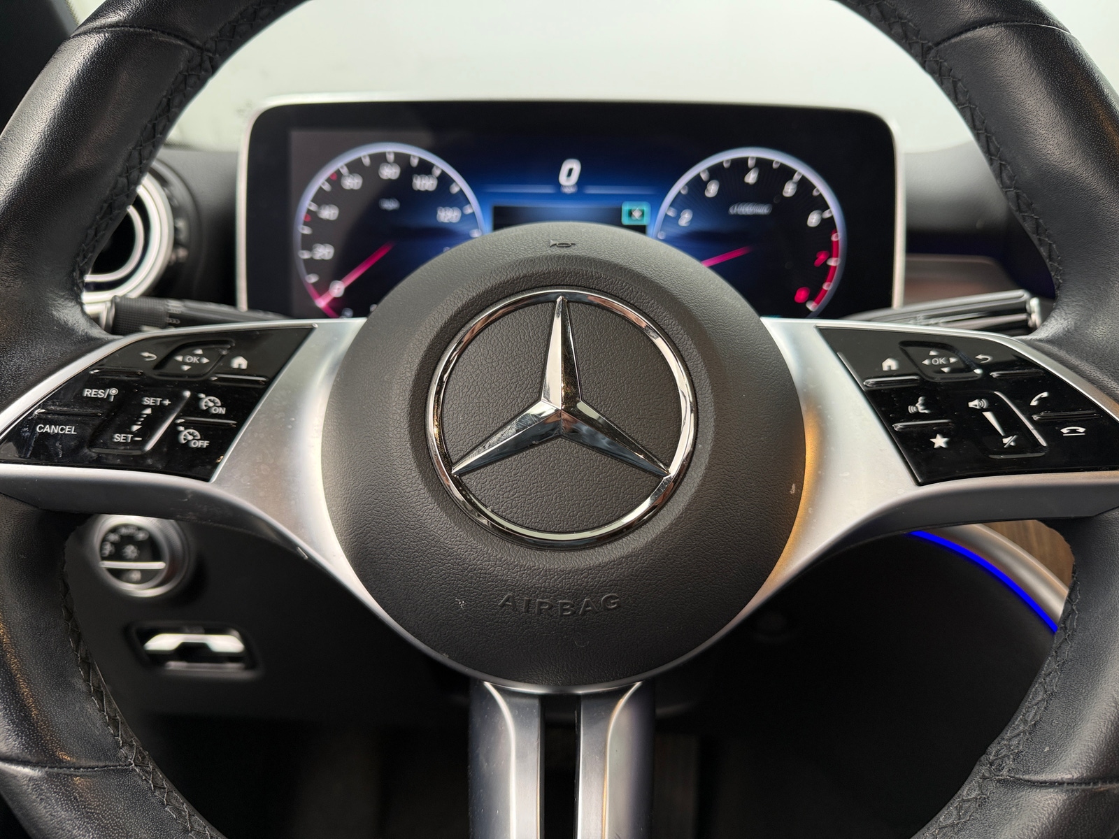 Thumbnail: 2022 Mercedes-Benz C-Class - 4