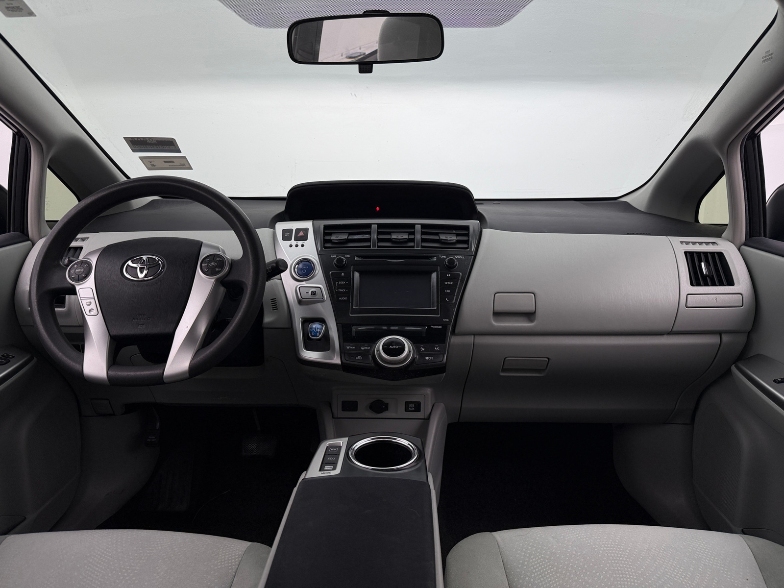 Thumbnail: 2013 Toyota Prius v - 3