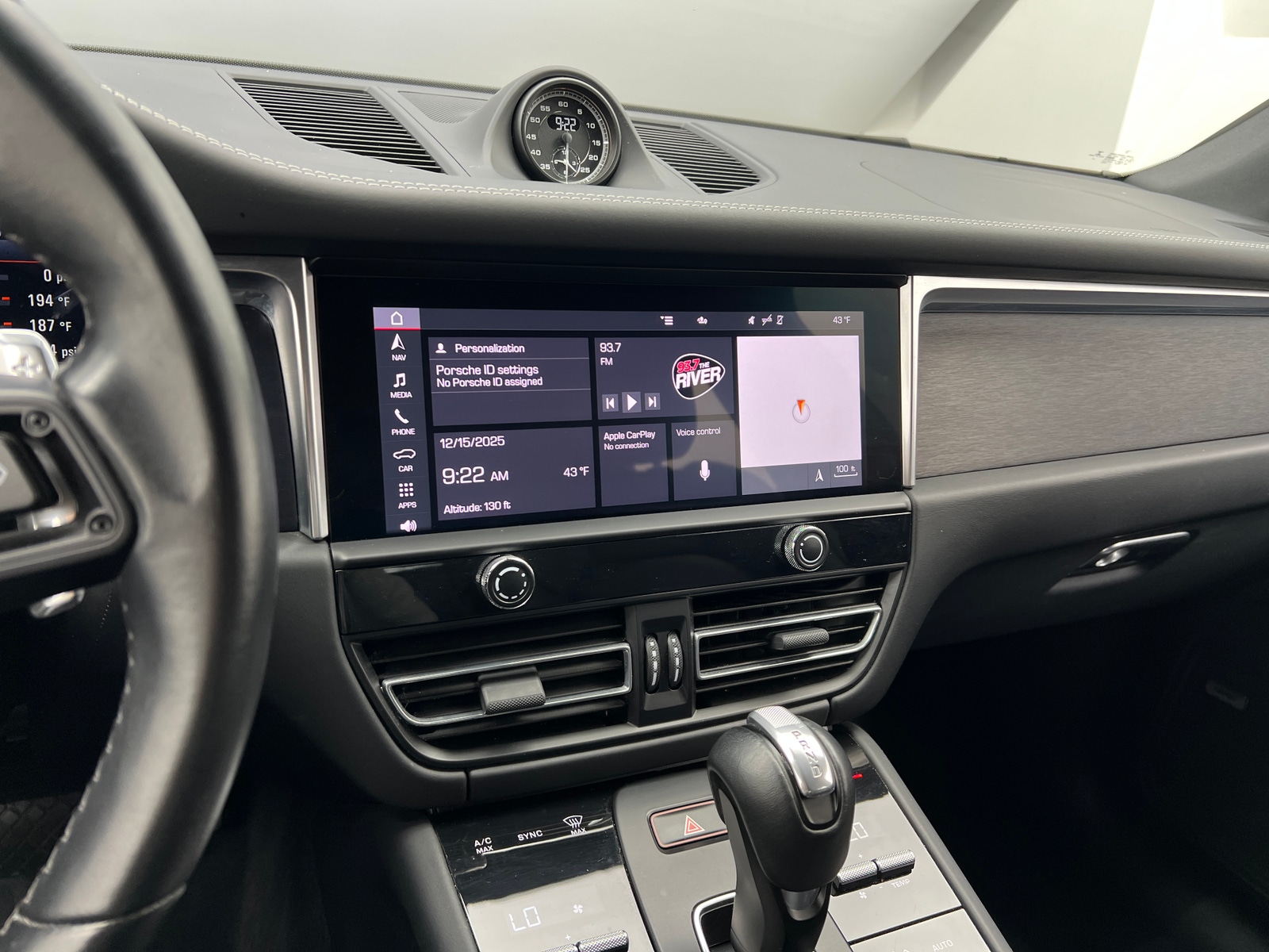 Thumbnail: 2022 Porsche Macan - 3