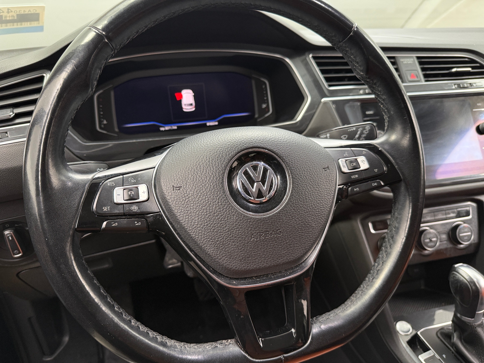 Thumbnail: 2019 Volkswagen Tiguan - 4