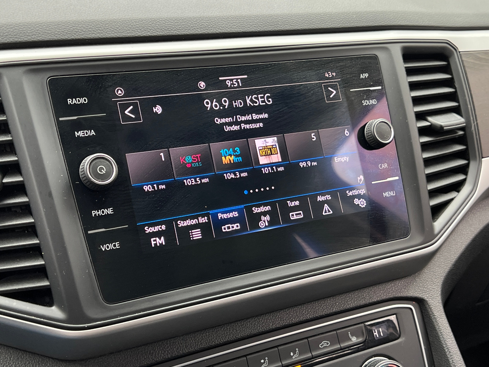 Thumbnail: 2021 Volkswagen Atlas - 4