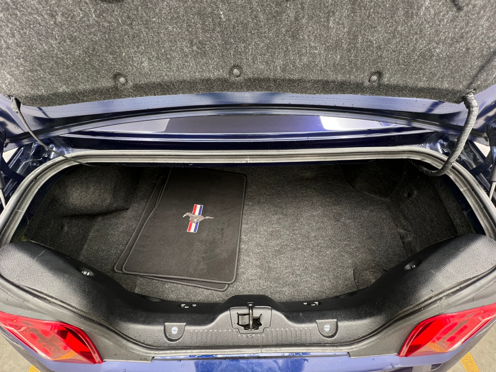 Thumbnail: 2011 Ford Mustang - 7