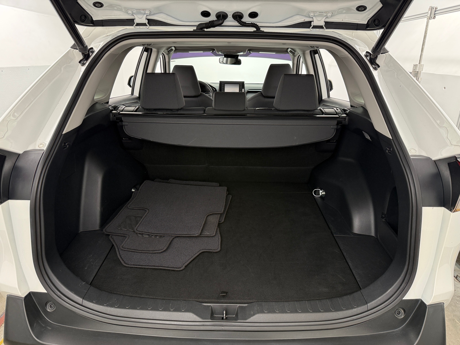 Thumbnail: 2019 Toyota RAV4 - 7