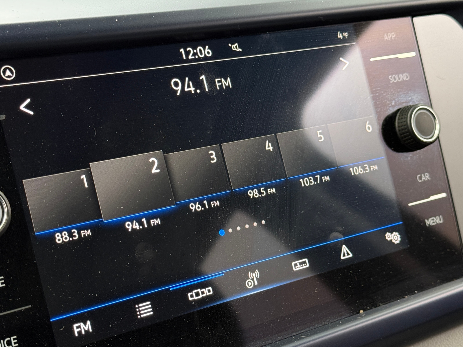 Thumbnail: 2023 Volkswagen Taos - 4