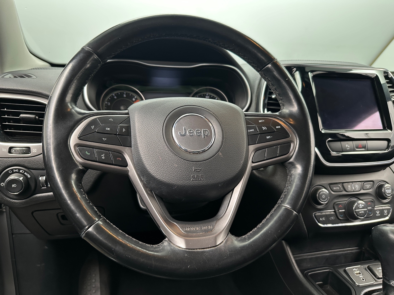 Thumbnail: 2020 Jeep Cherokee - 4