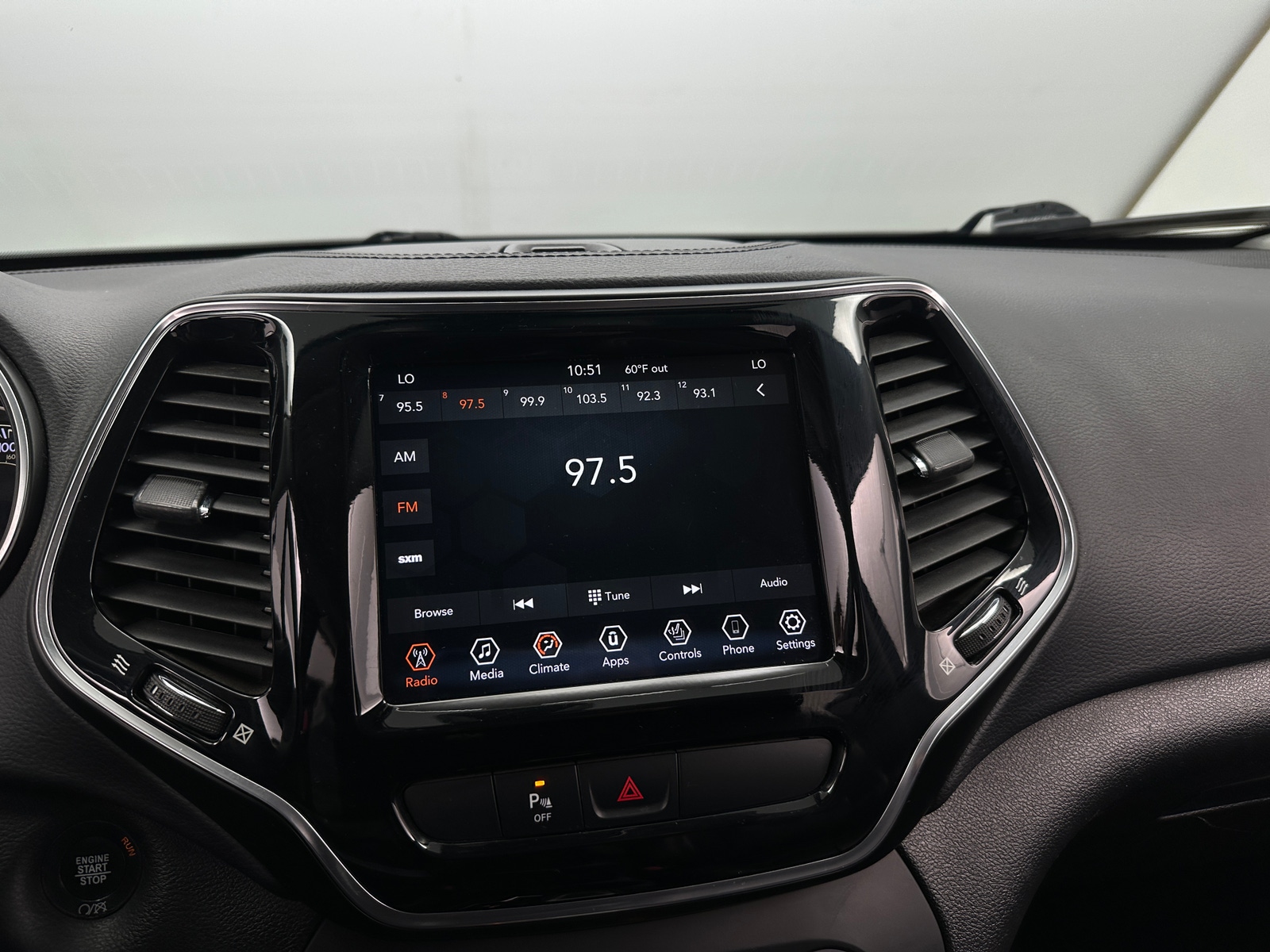 Thumbnail: 2020 Jeep Cherokee - 3