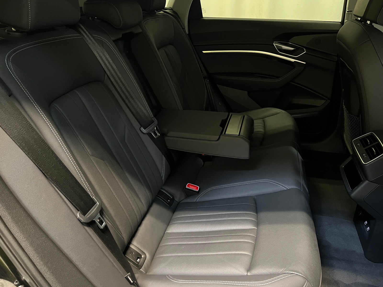 Thumbnail: 2021 Audi e-tron - 5