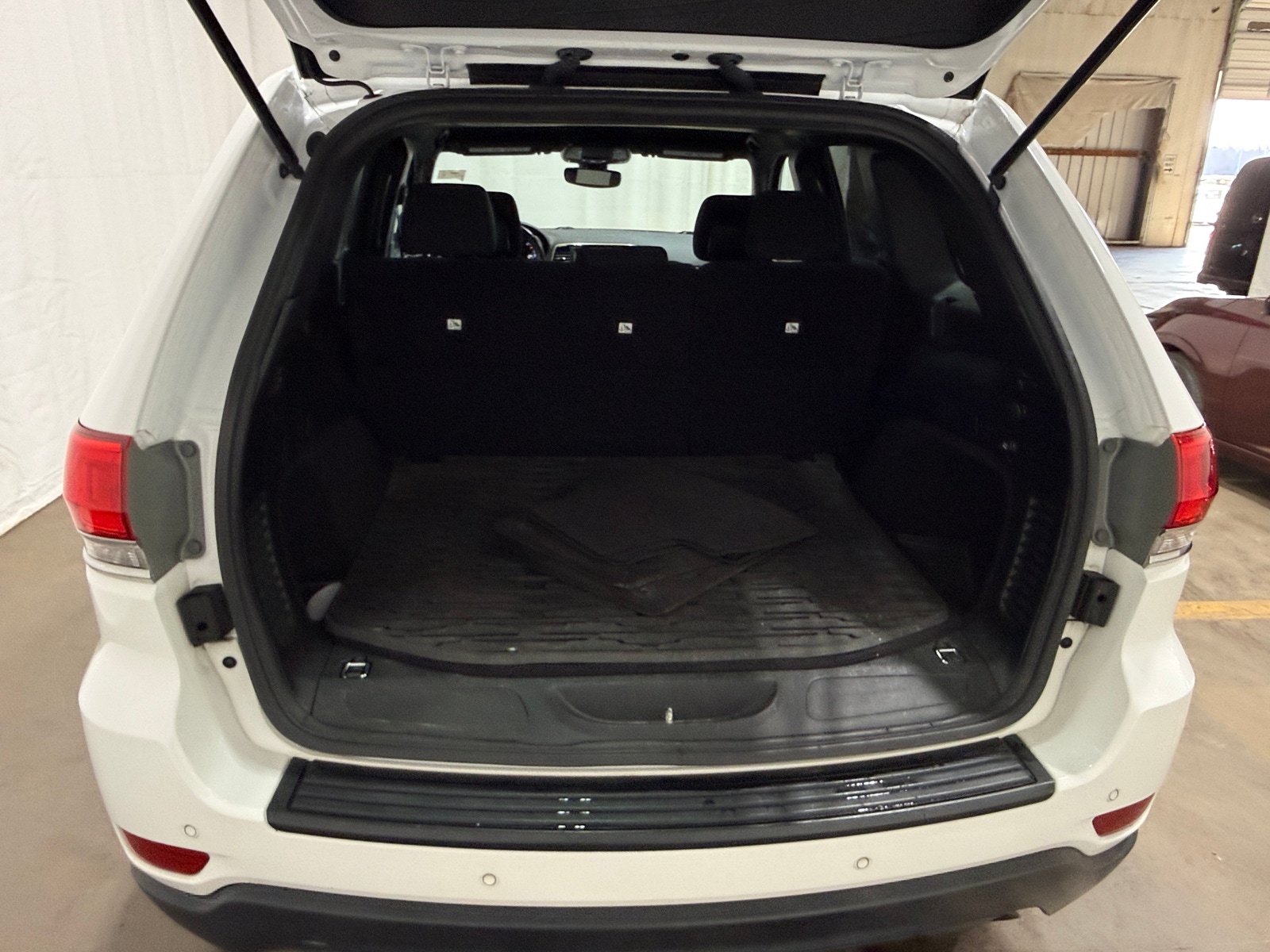 Thumbnail: 2017 Jeep Grand Cherokee - 7