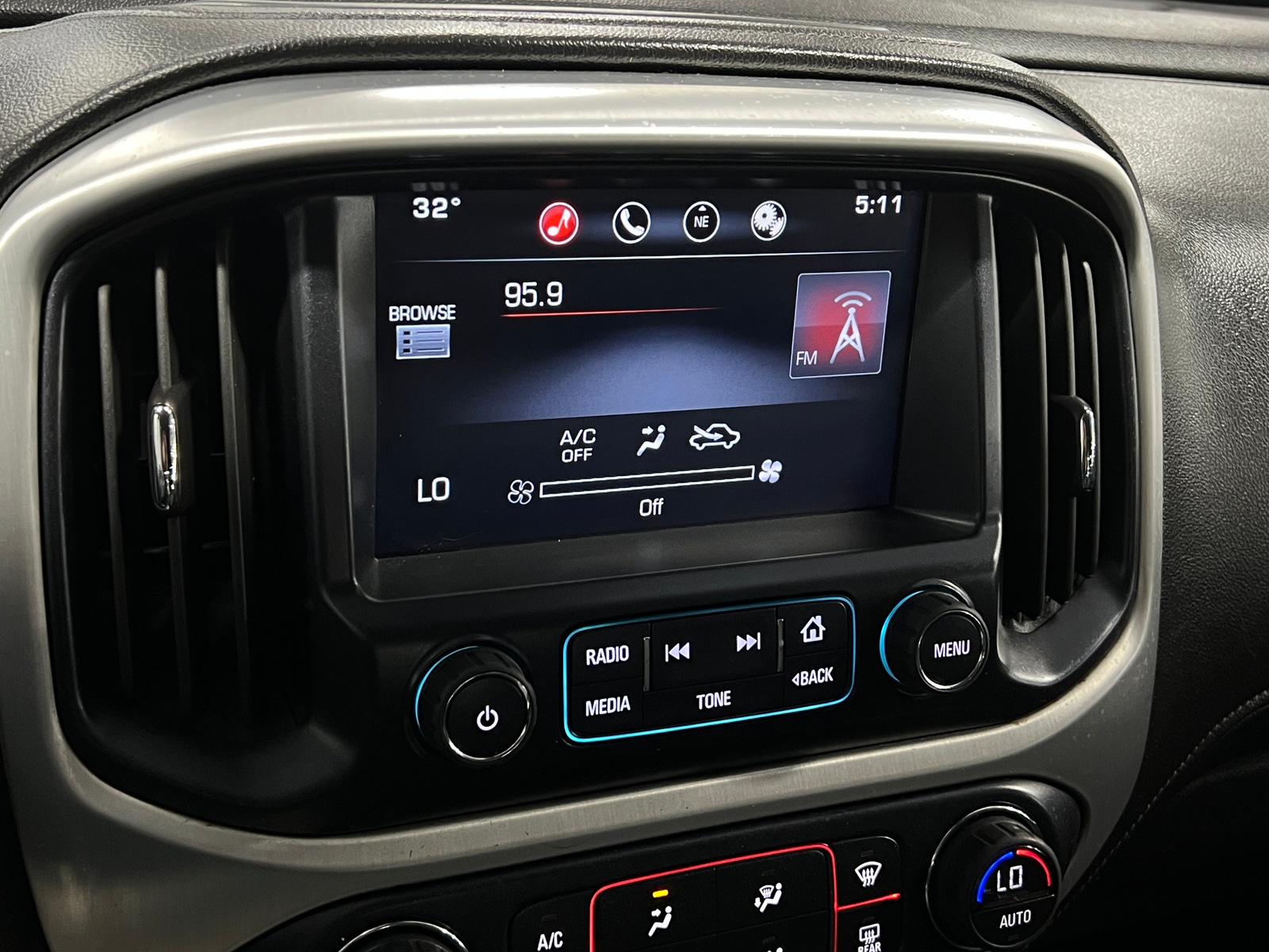 Thumbnail: 2015 GMC Canyon - 3