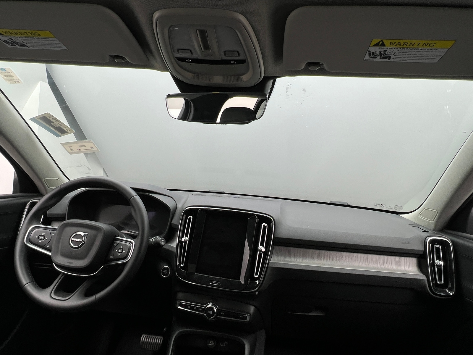 Thumbnail: 2025 Volvo XC40 - 2