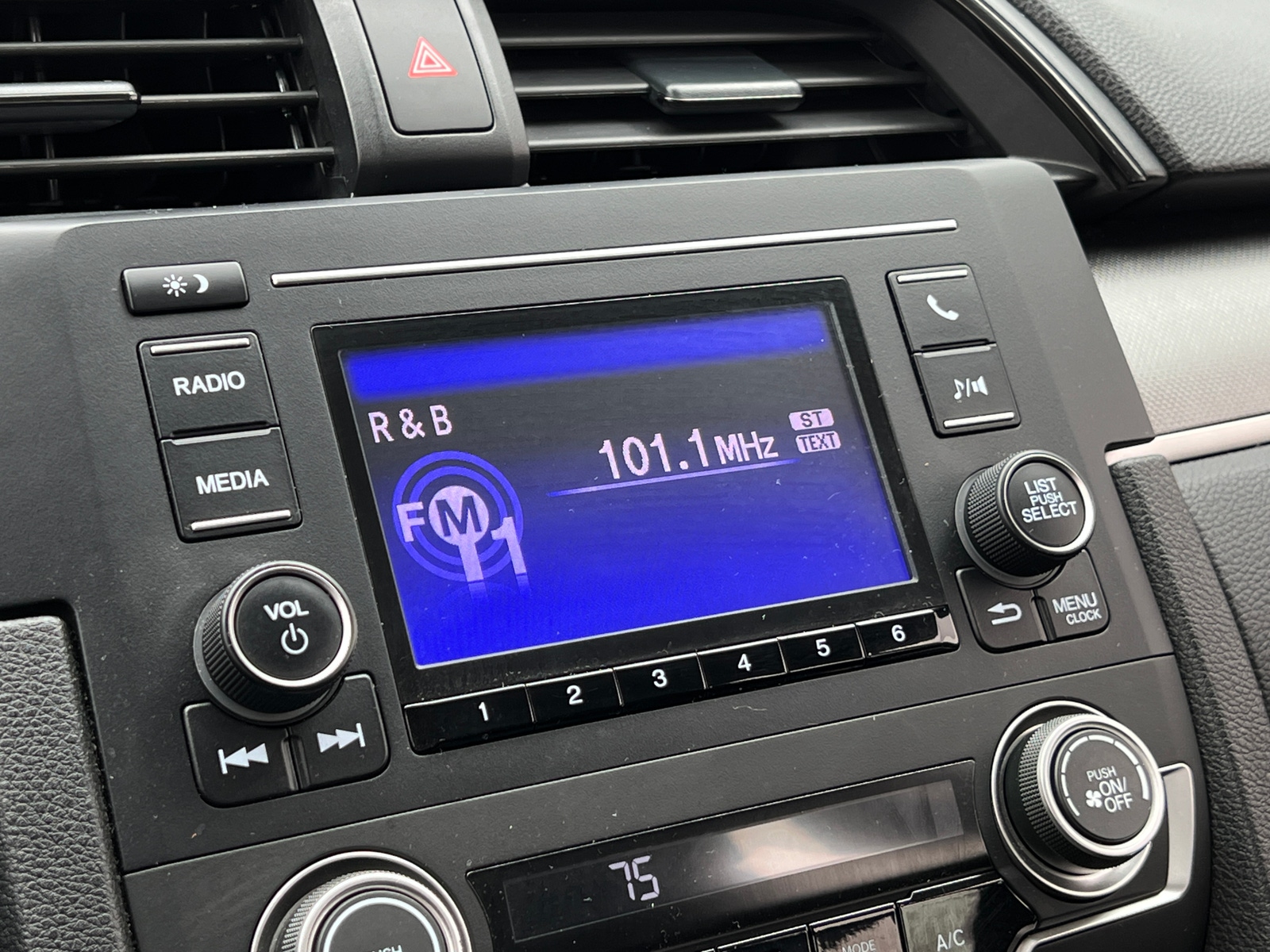 Thumbnail: 2017 Honda Civic - 4