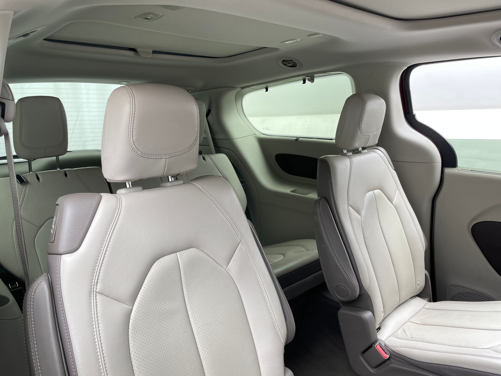 Thumbnail: 2018 Chrysler Pacifica - 5