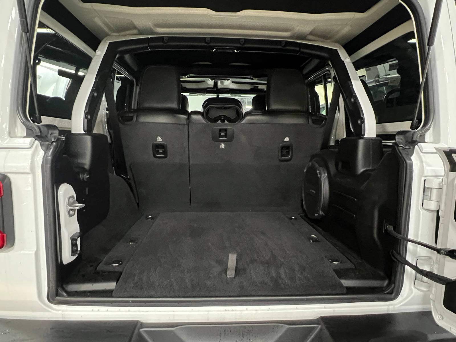 Thumbnail: 2022 Jeep Wrangler - 6