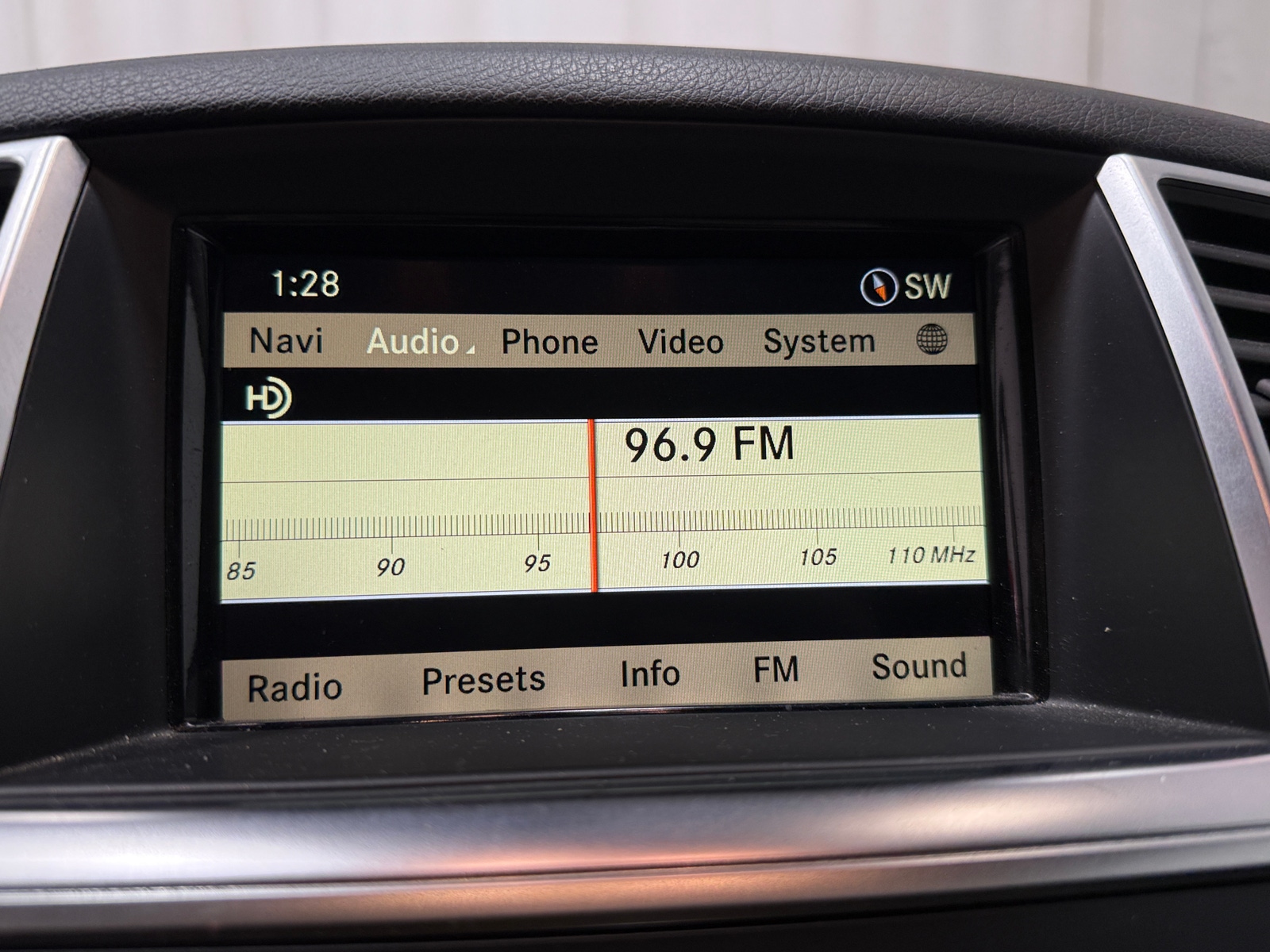 Thumbnail: 2012 Mercedes-Benz M-Class - 3