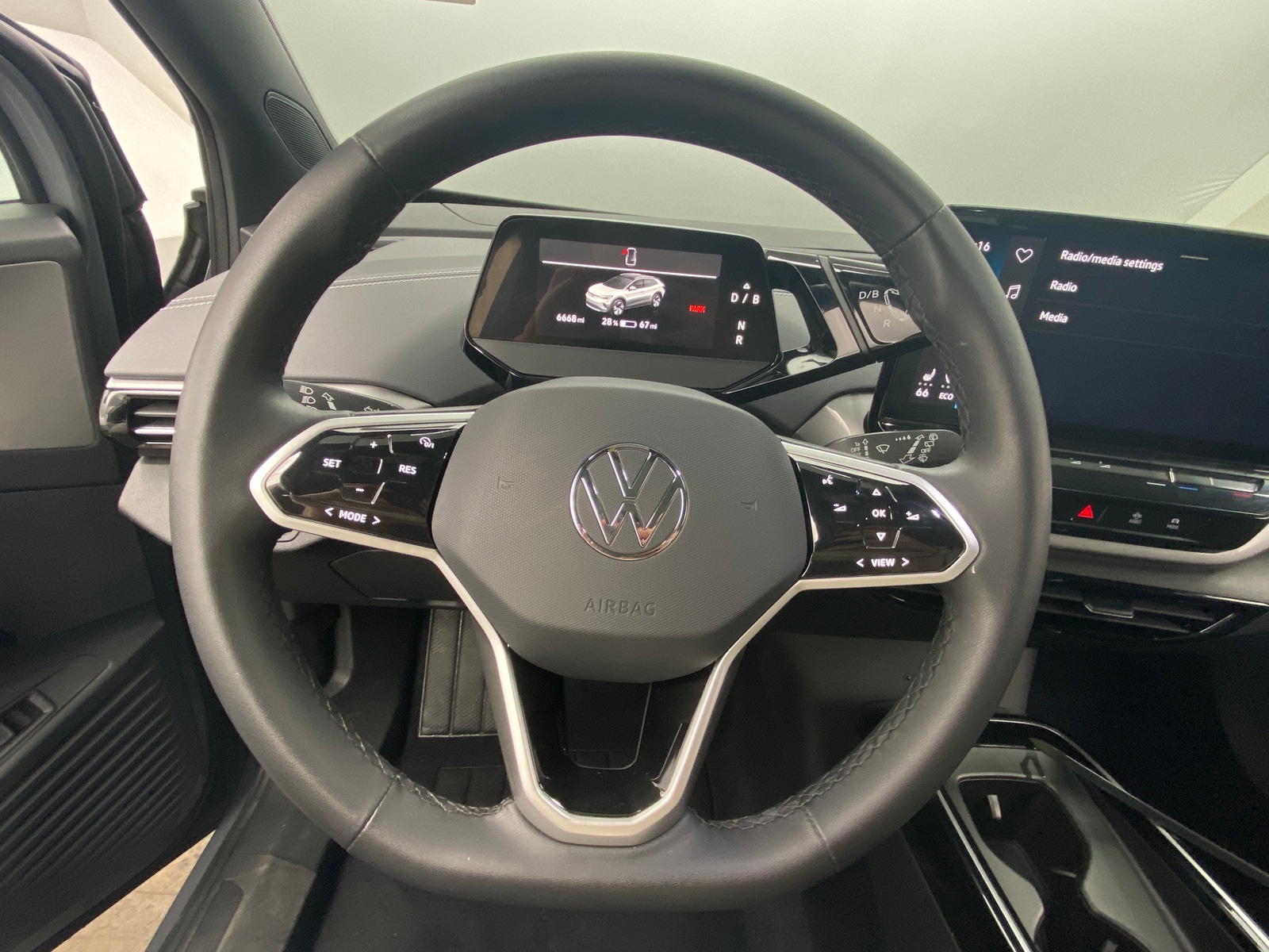 Thumbnail: 2023 Volkswagen ID.4 - 4