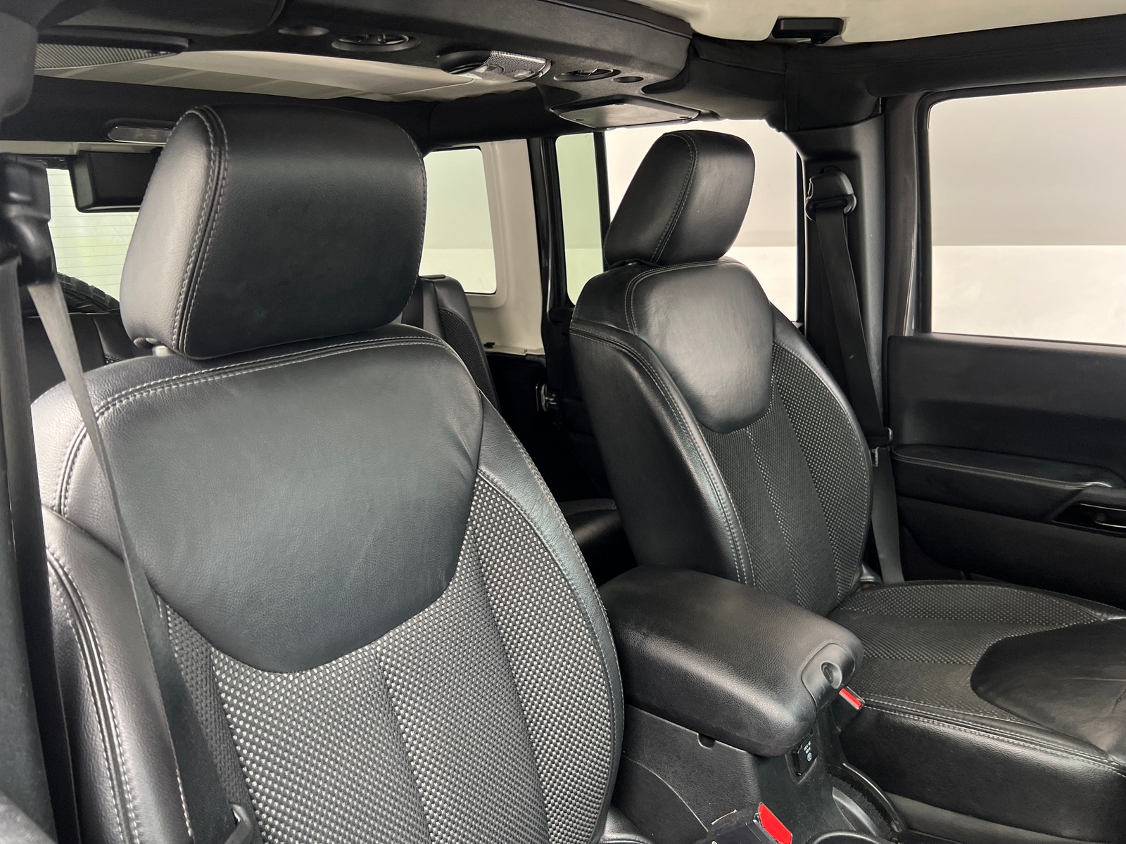 Thumbnail: 2016 Jeep Wrangler - 2