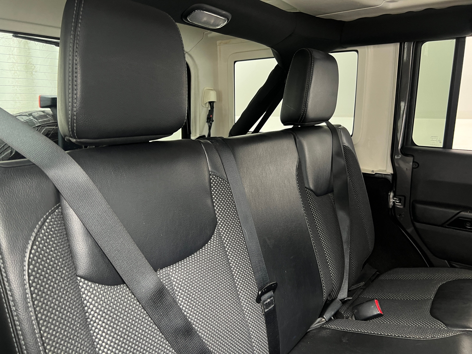 Thumbnail: 2016 Jeep Wrangler - 6