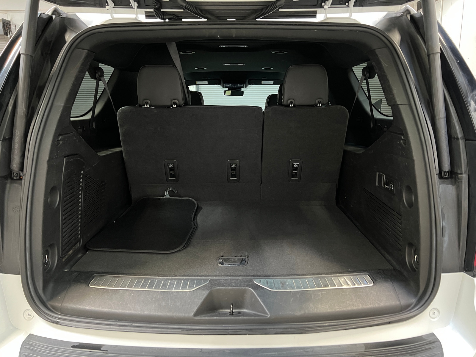 Thumbnail: 2023 Chevrolet Suburban - 6