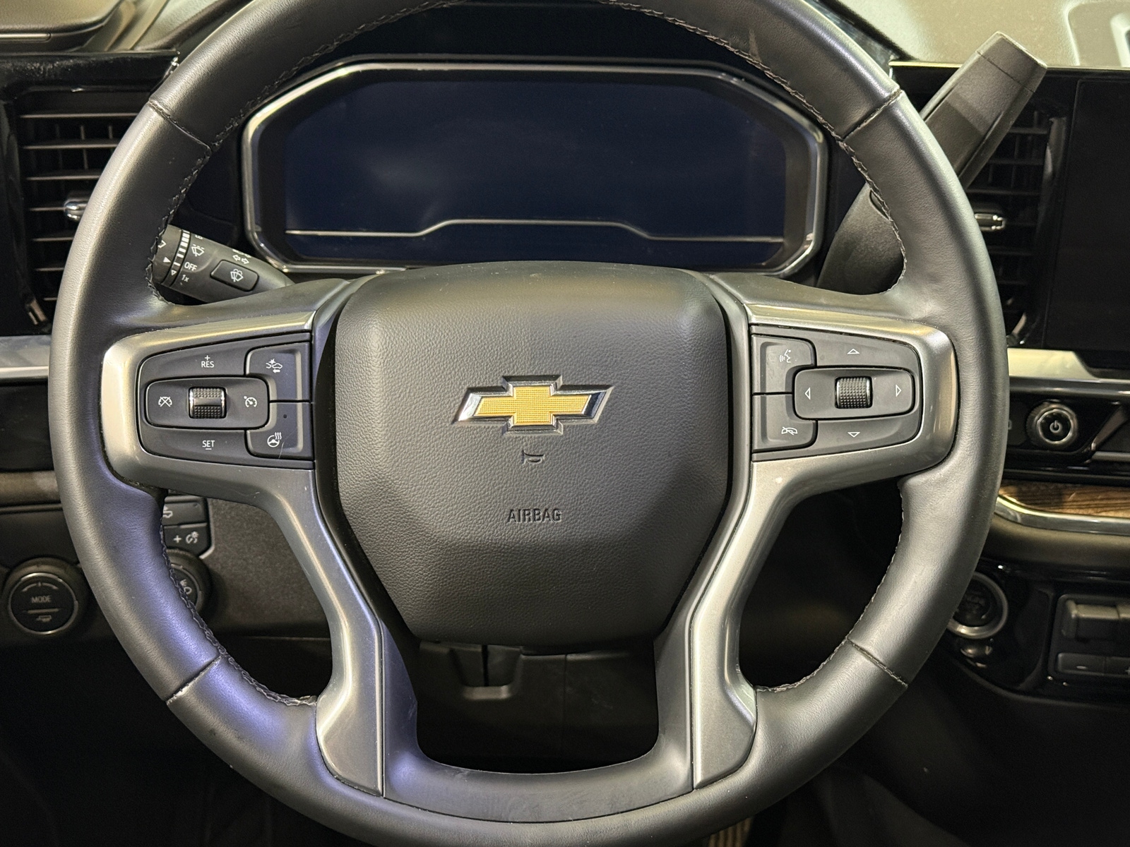 Thumbnail: 2025 Chevrolet Silverado 1500 - 5