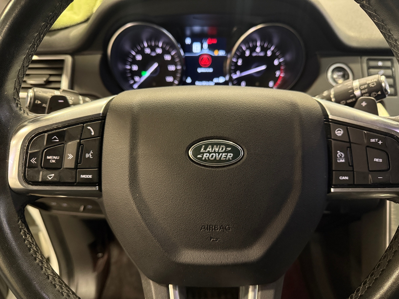 Thumbnail: 2019 Land Rover Discovery Sport - 4