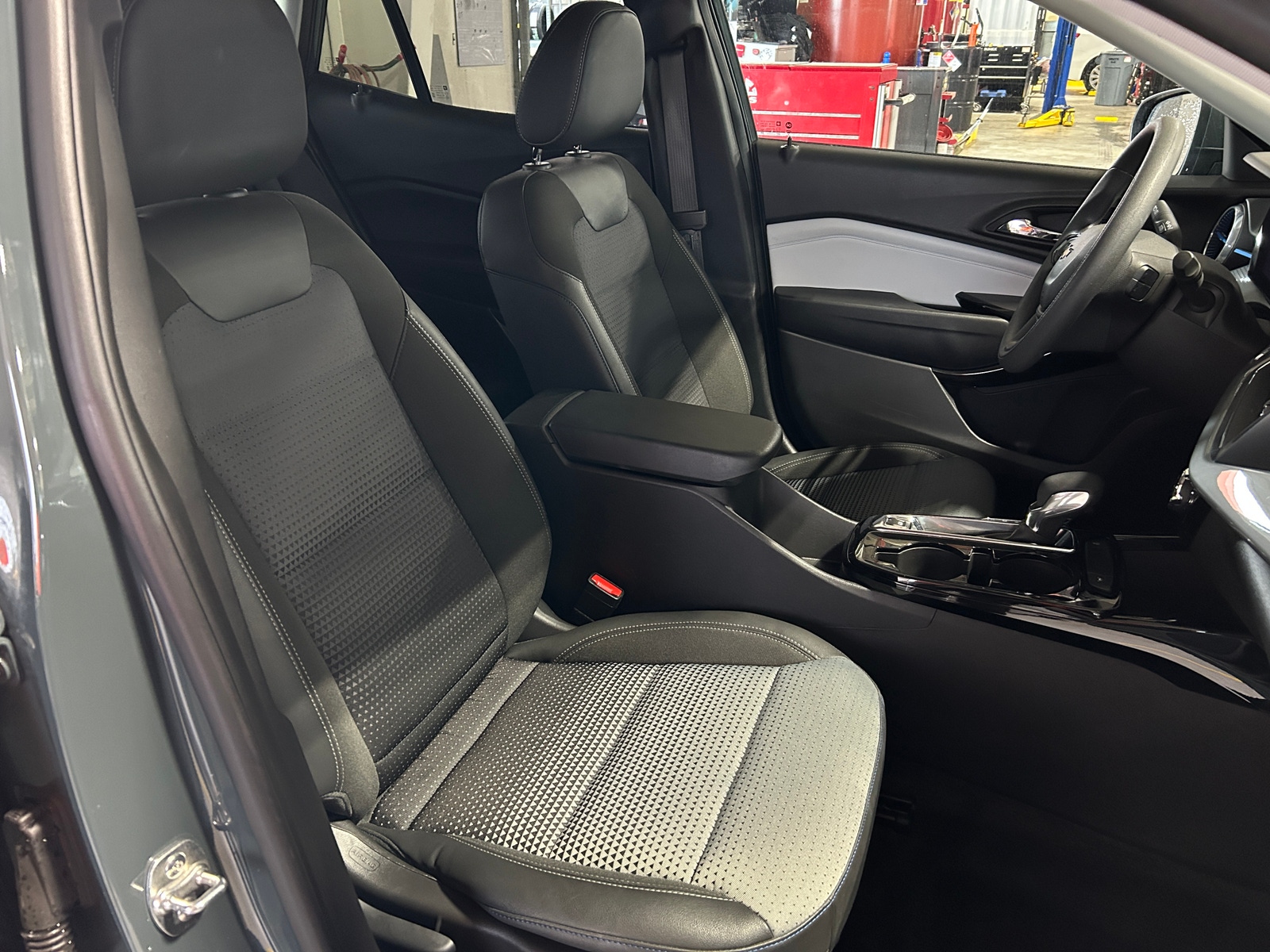 Thumbnail: 2025 Chevrolet Trax - 2