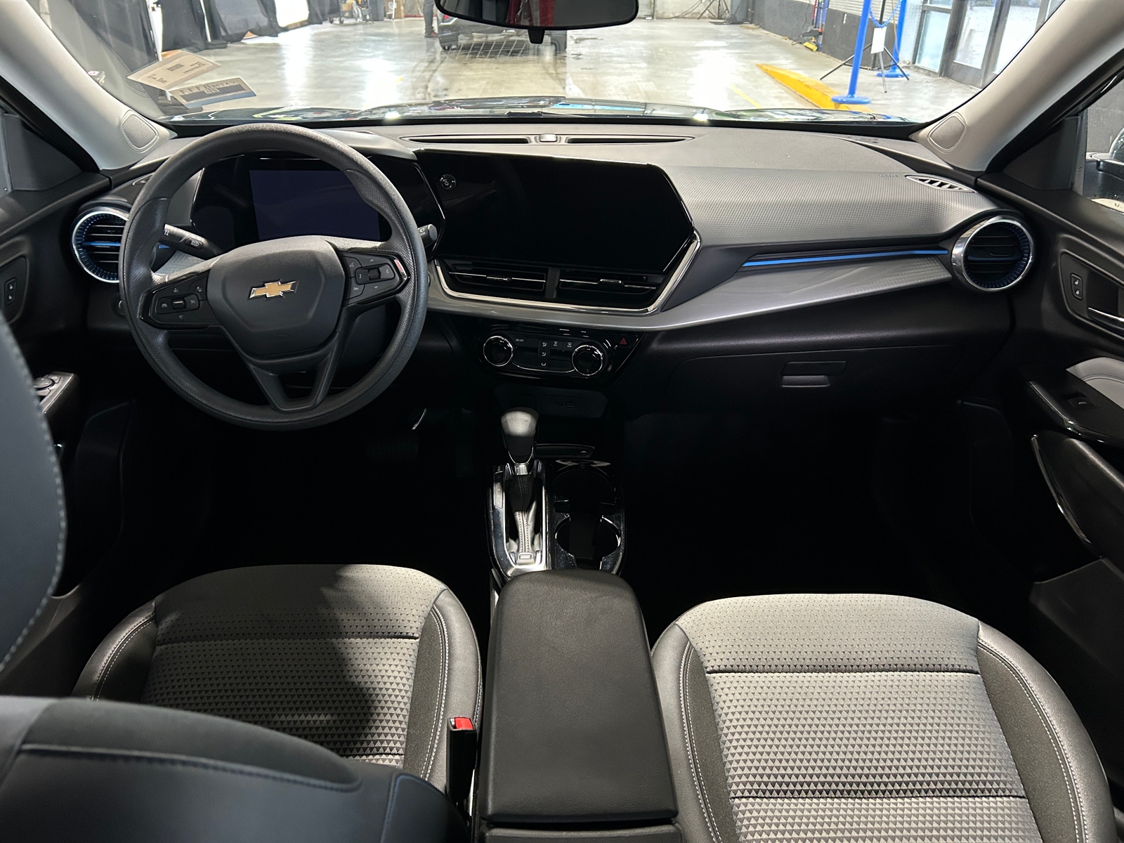 Thumbnail: 2025 Chevrolet Trax - 3