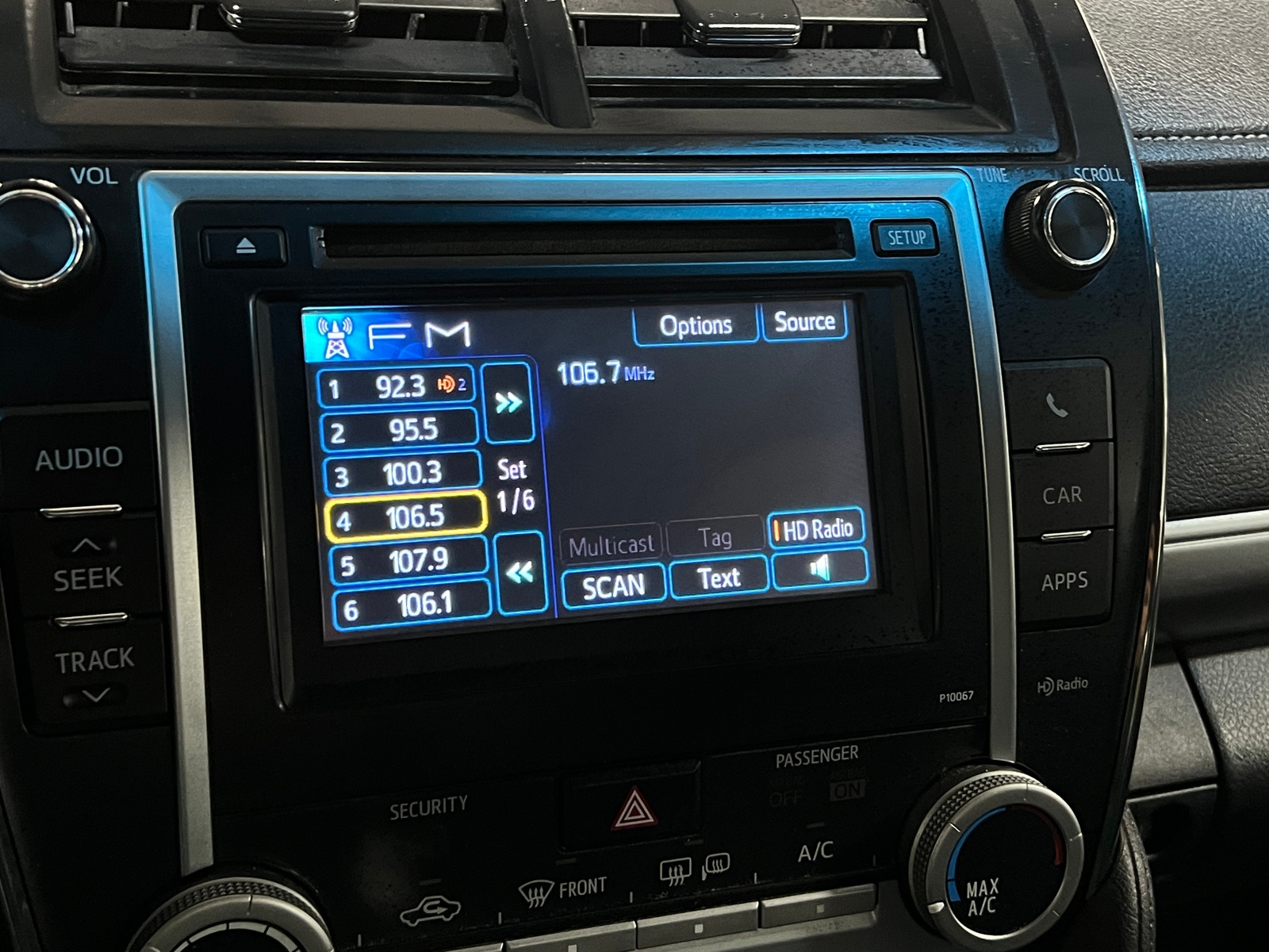 Thumbnail: 2012 Toyota Camry - 4