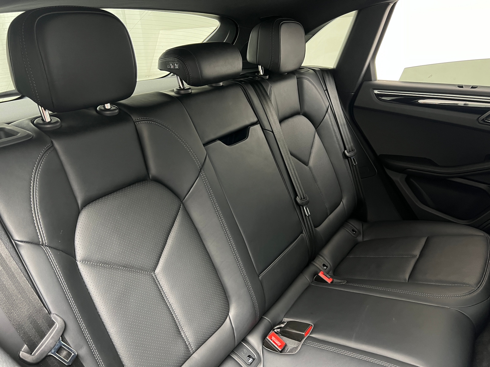 Thumbnail: 2023 Porsche Macan - 5