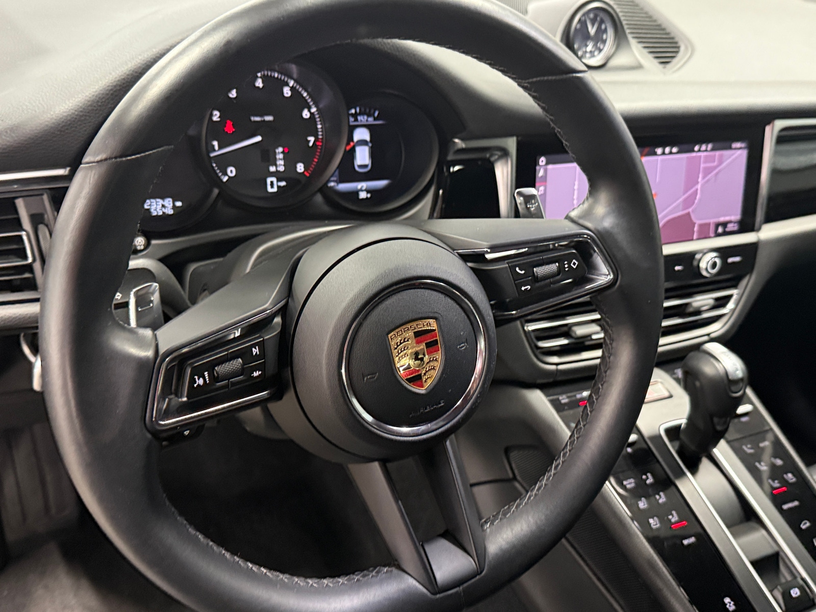 Thumbnail: 2023 Porsche Macan - 4