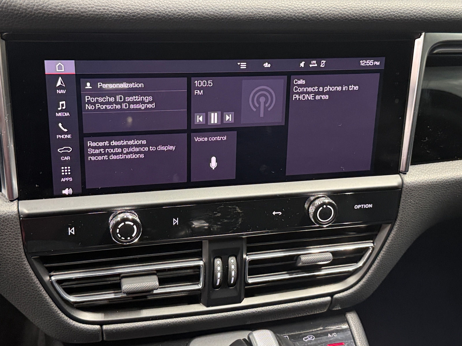 Thumbnail: 2023 Porsche Macan - 3