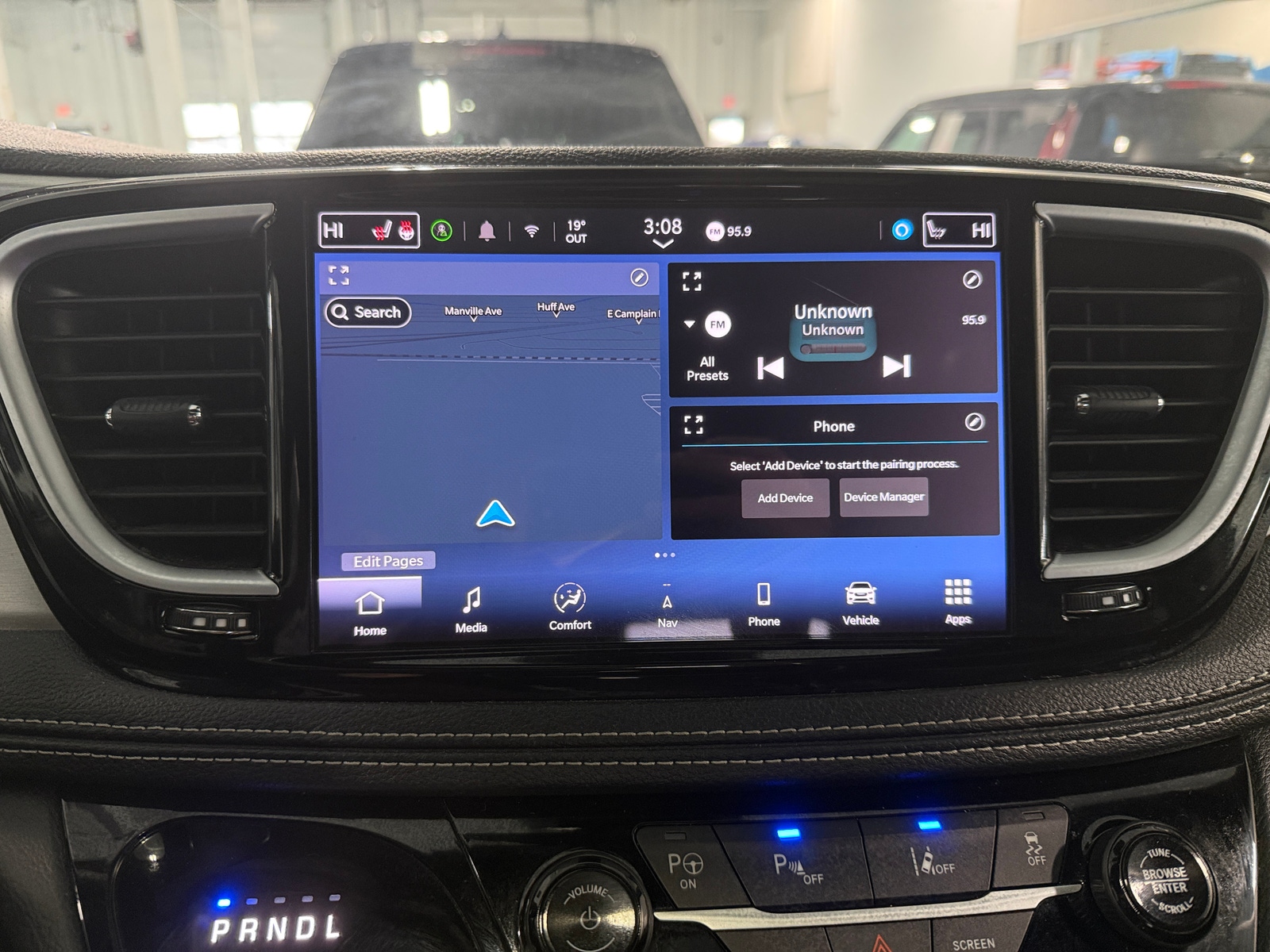 Thumbnail: 2024 Chrysler Pacifica - 3