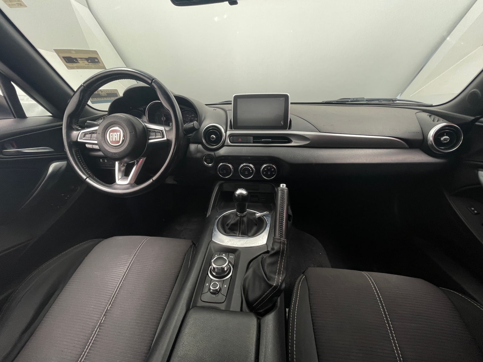 Thumbnail: 2017 Fiat 124 Spider - 3