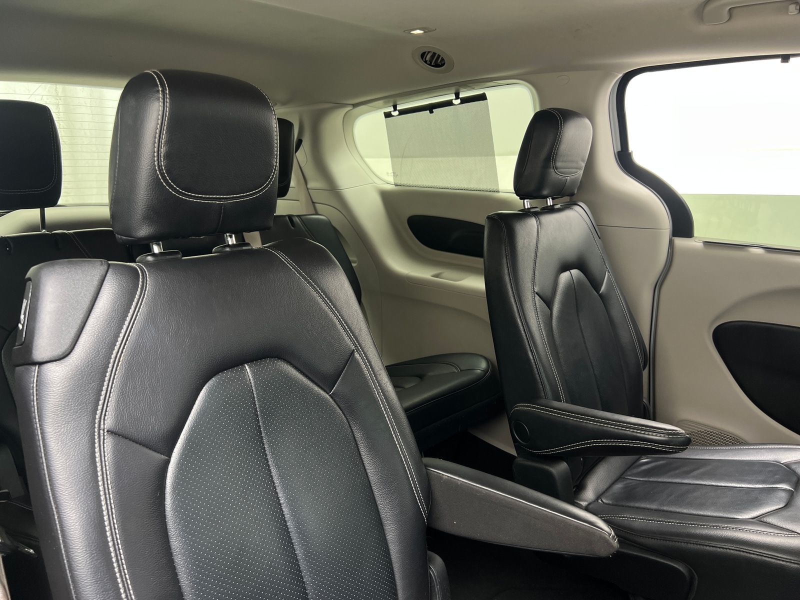 Thumbnail: 2022 Chrysler Pacifica - 5