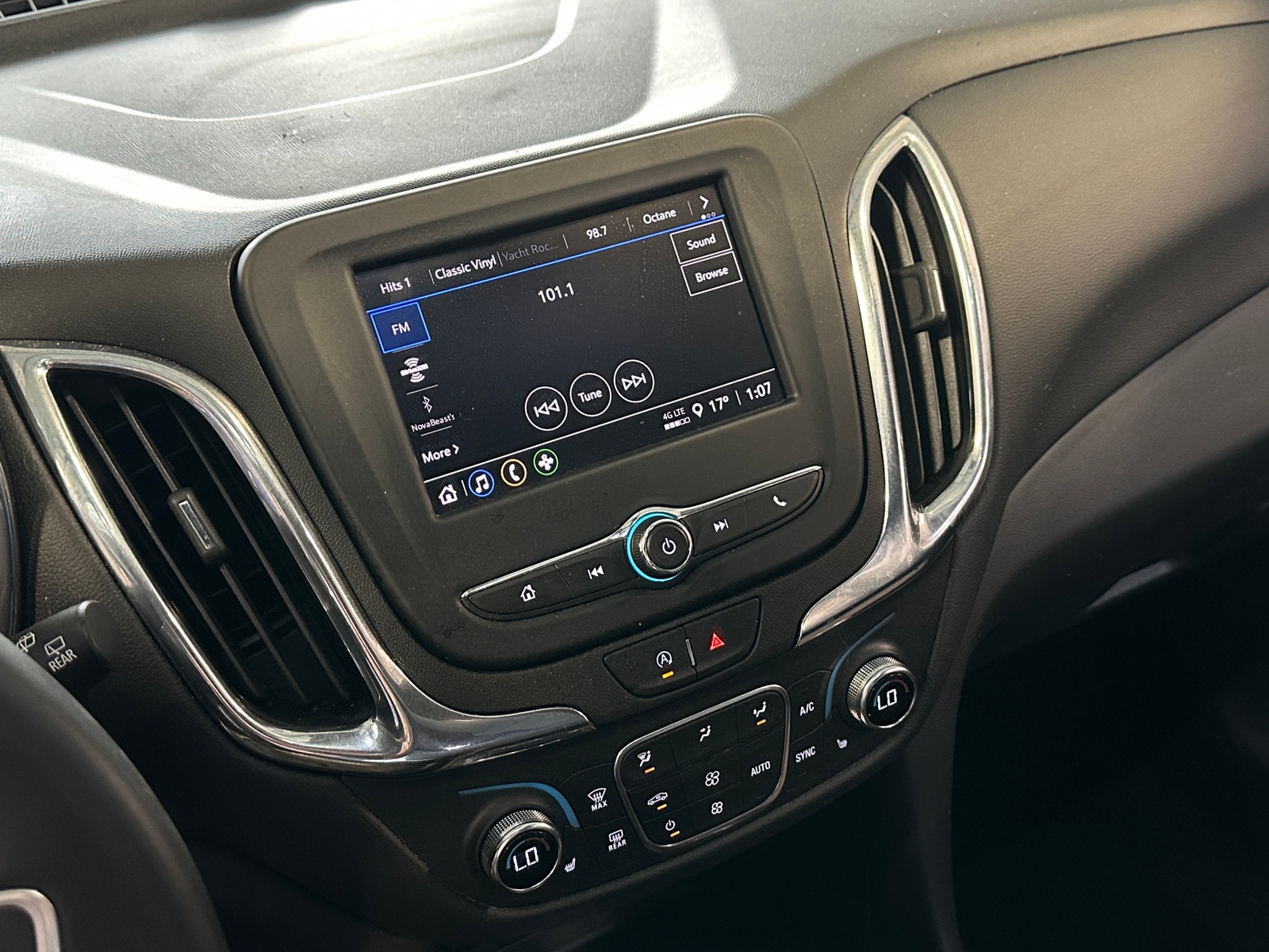 Thumbnail: 2023 Chevrolet Equinox - 4