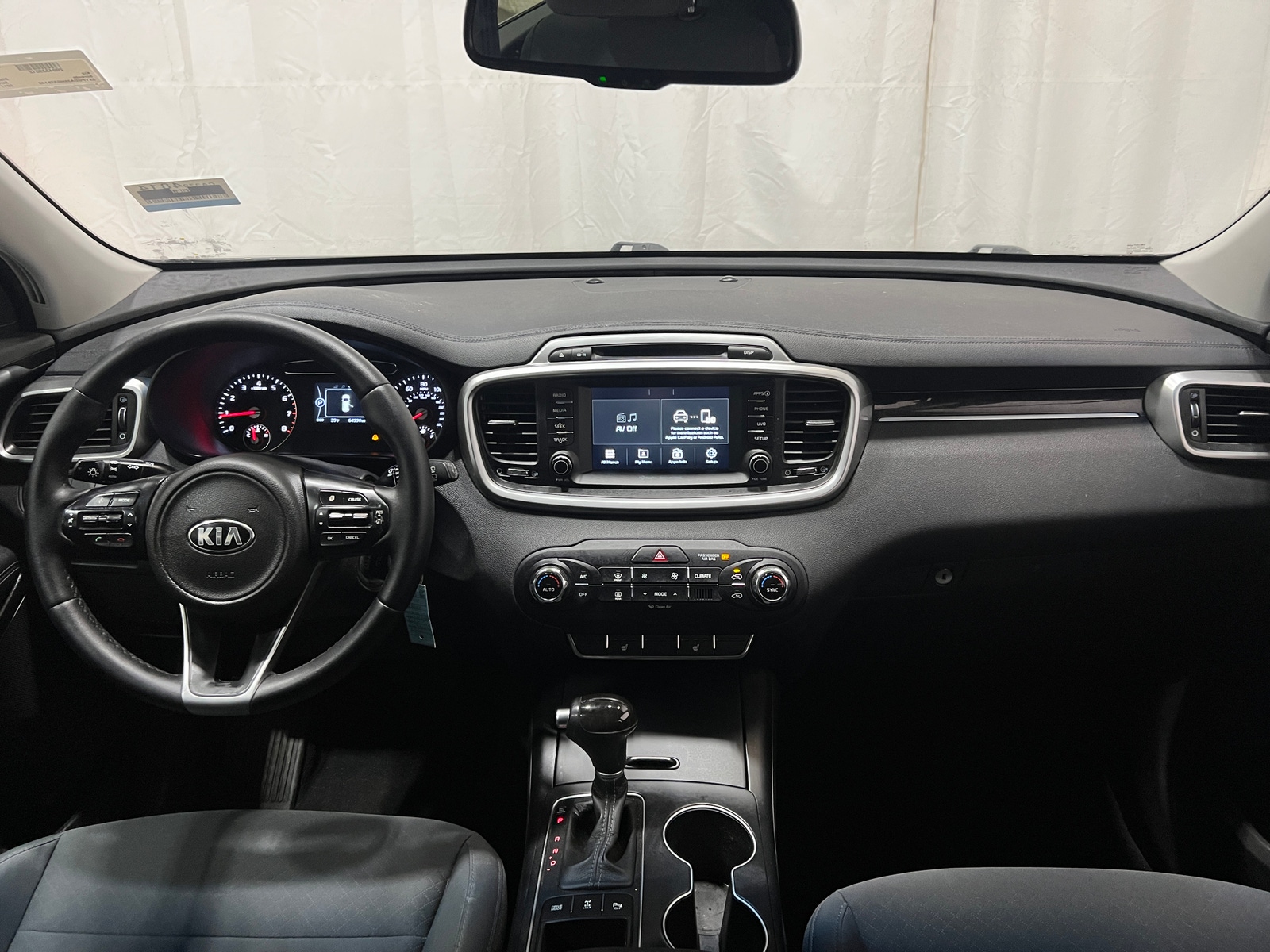 Thumbnail: 2017 Kia Sorento - 3