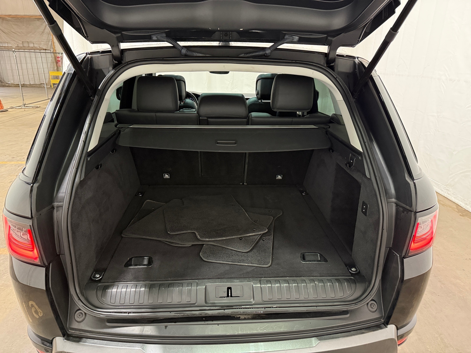 Thumbnail: 2020 Land Rover Range Rover Sport - 6