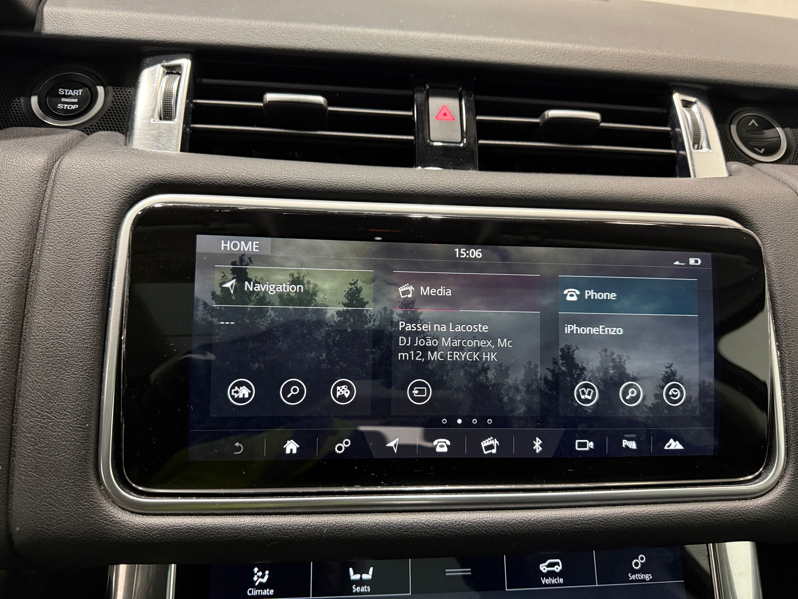 Thumbnail: 2020 Land Rover Range Rover Sport - 3