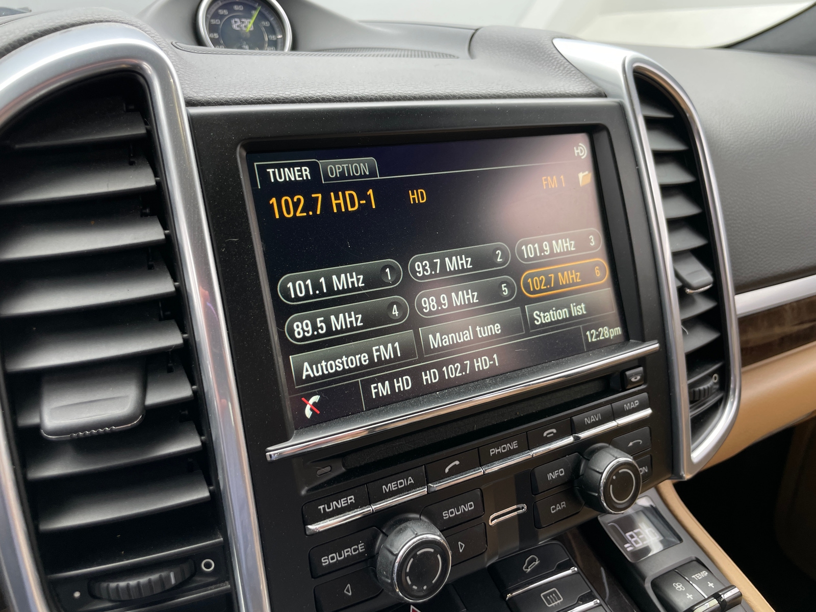 Thumbnail: 2016 Porsche Cayenne - 3