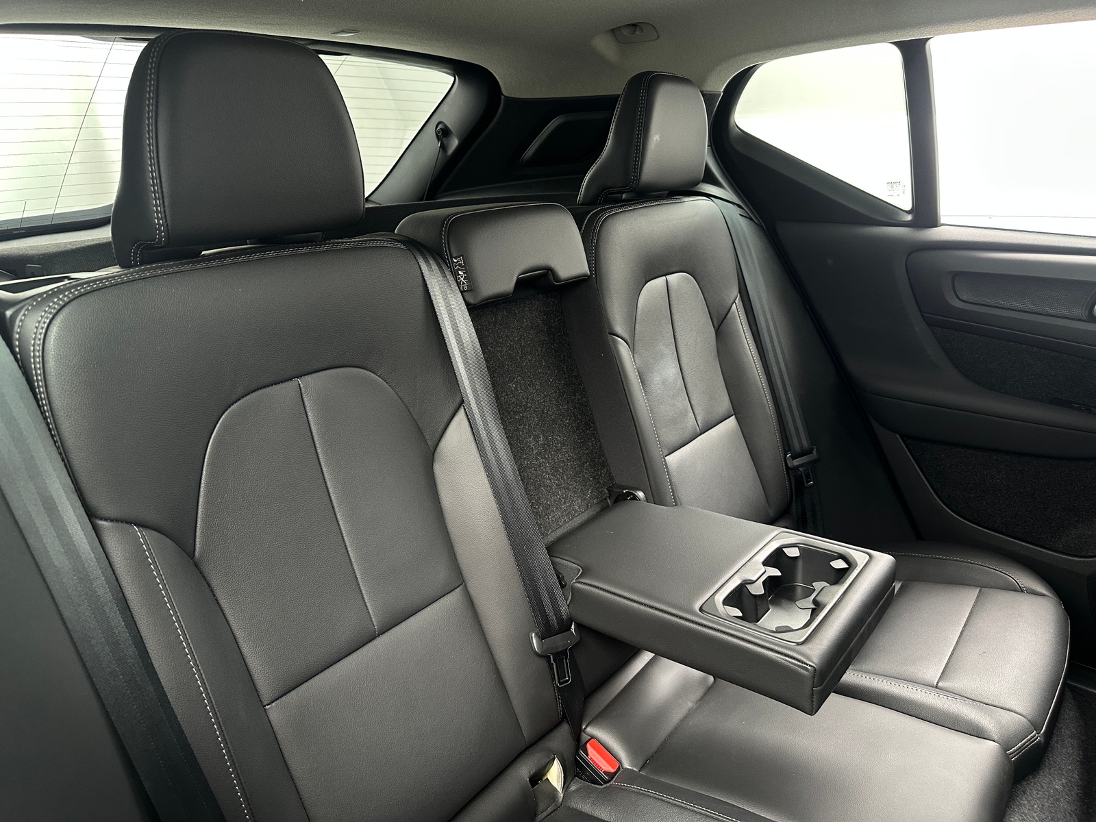 Thumbnail: 2025 Volvo XC40 - 6