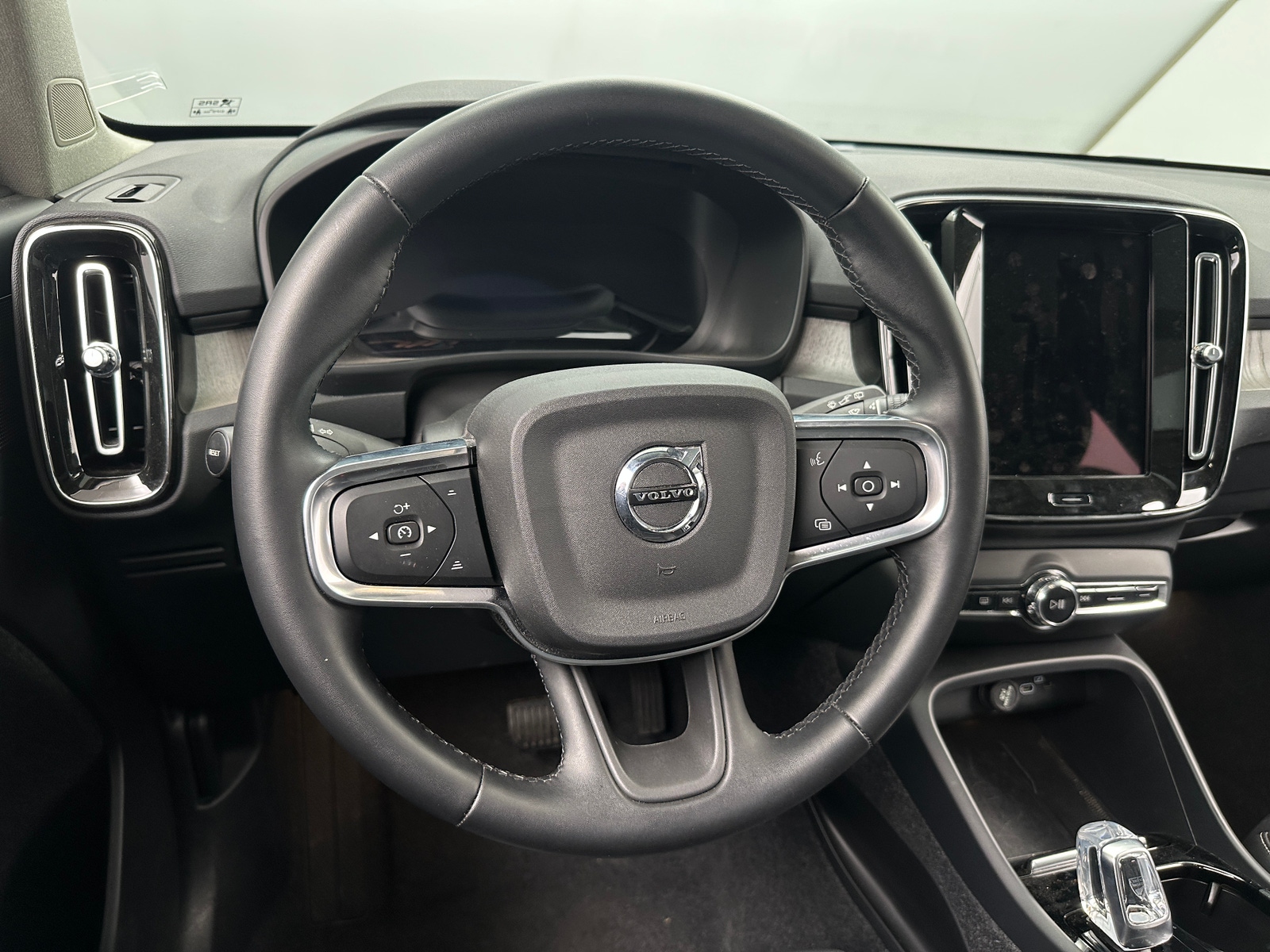 Thumbnail: 2025 Volvo XC40 - 5