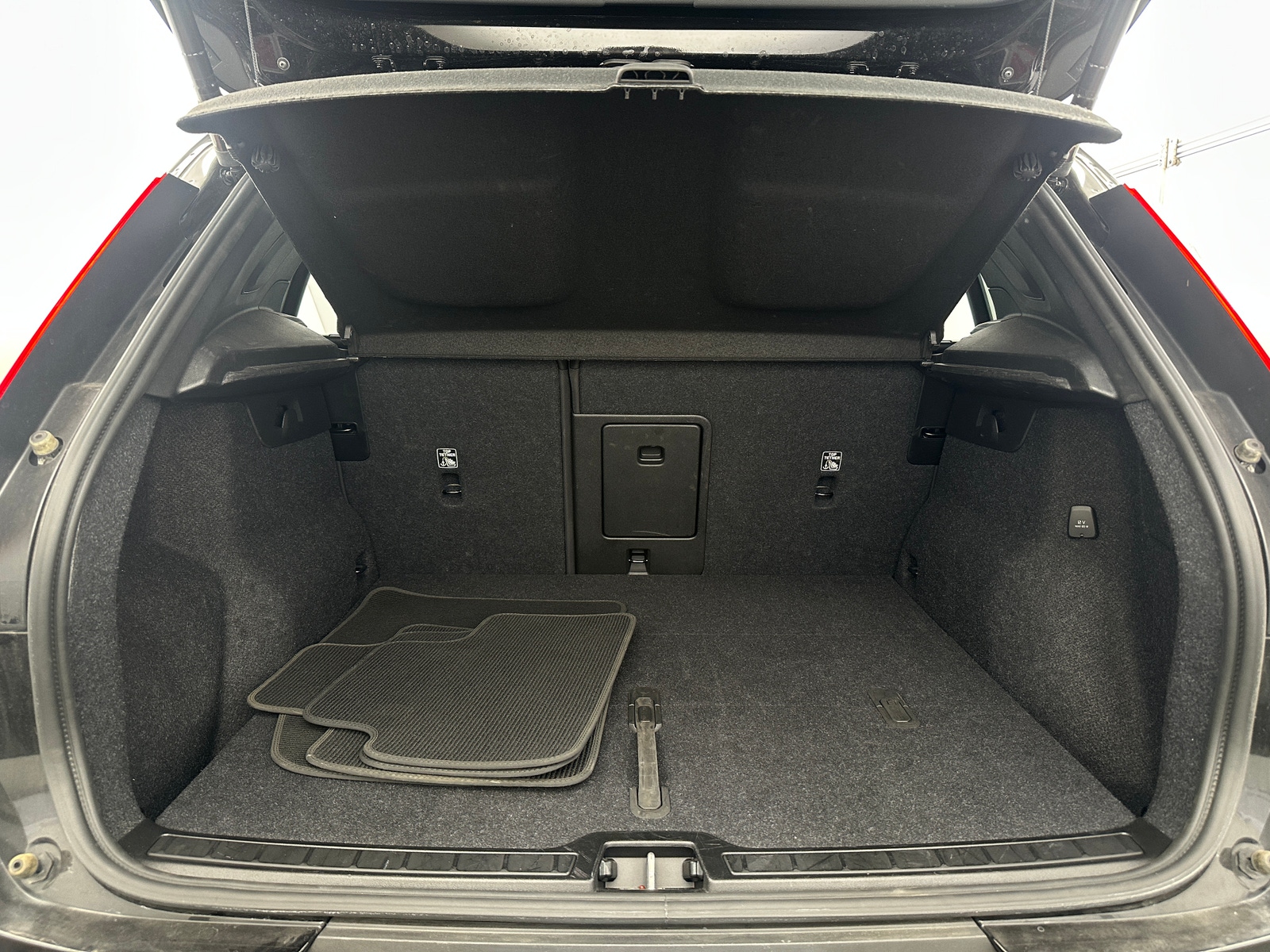 Thumbnail: 2025 Volvo XC40 - 7