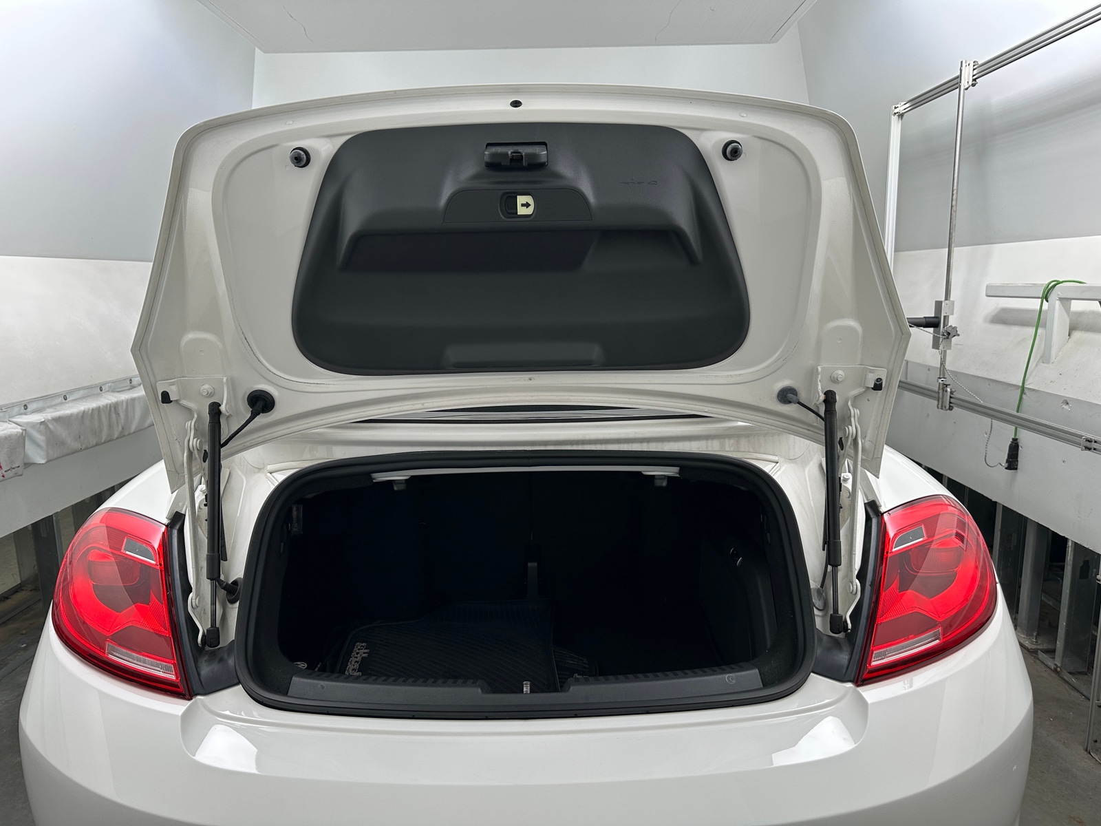 Thumbnail: 2013 Volkswagen Beetle - 6