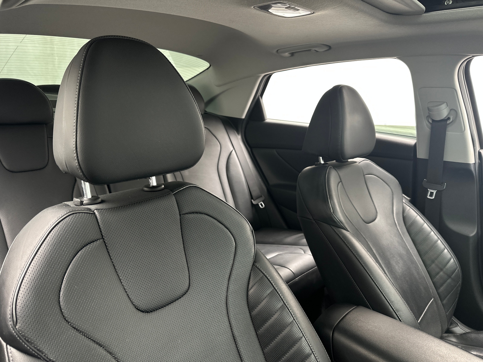 Thumbnail: 2022 Hyundai Elantra - 2