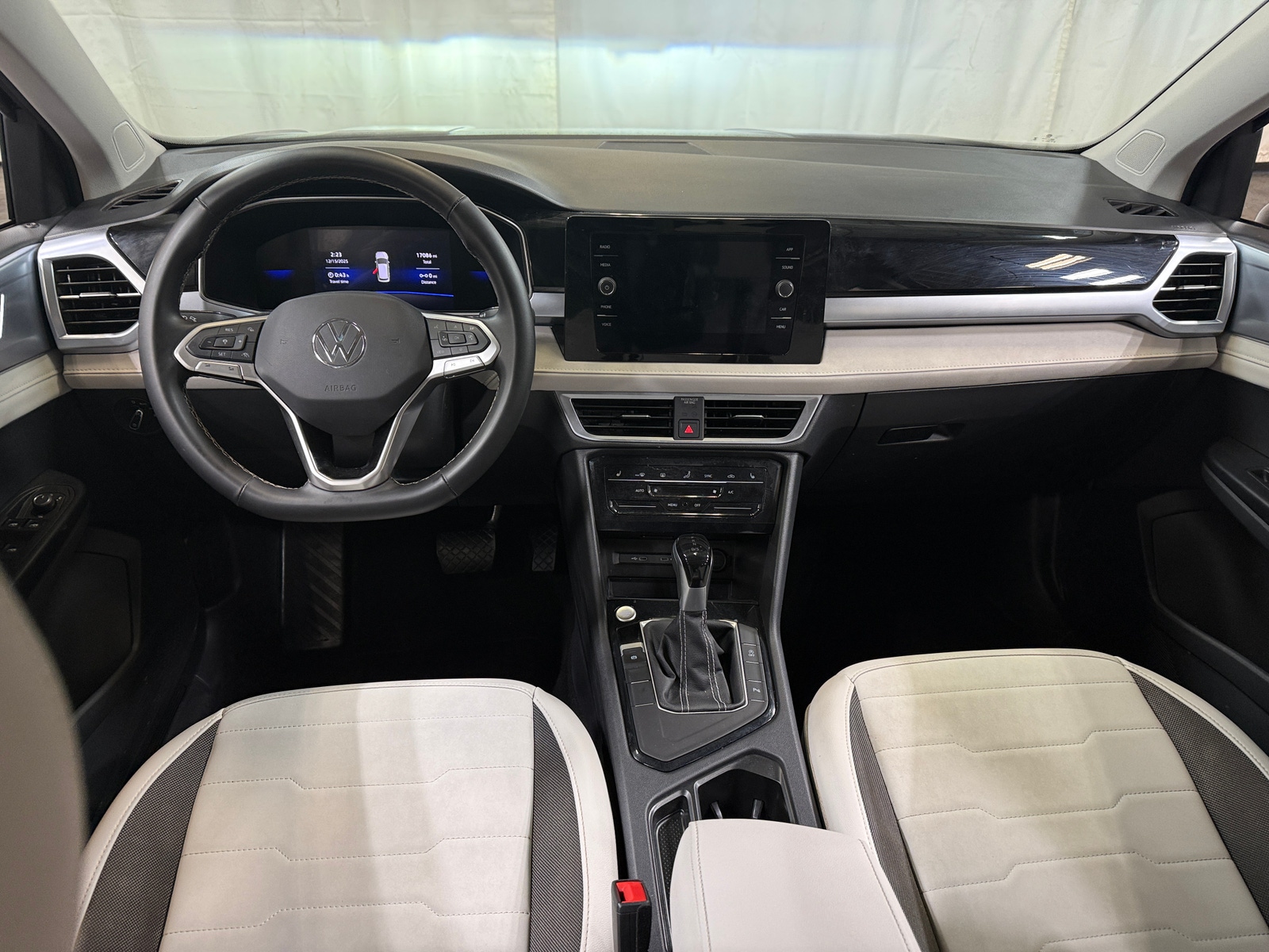 Thumbnail: 2025 Volkswagen Taos - 3